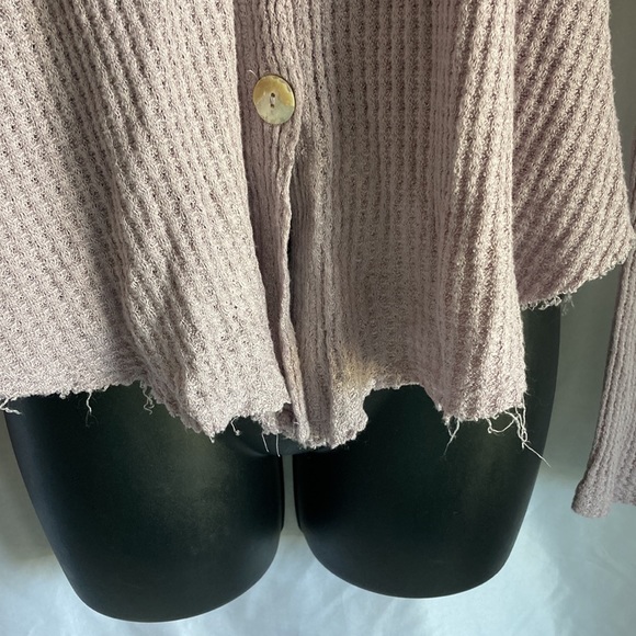 Jolie Long Sleeves Buttoned Front Mid Cropped Top Size Large (Junior) - Picture 4 of 7